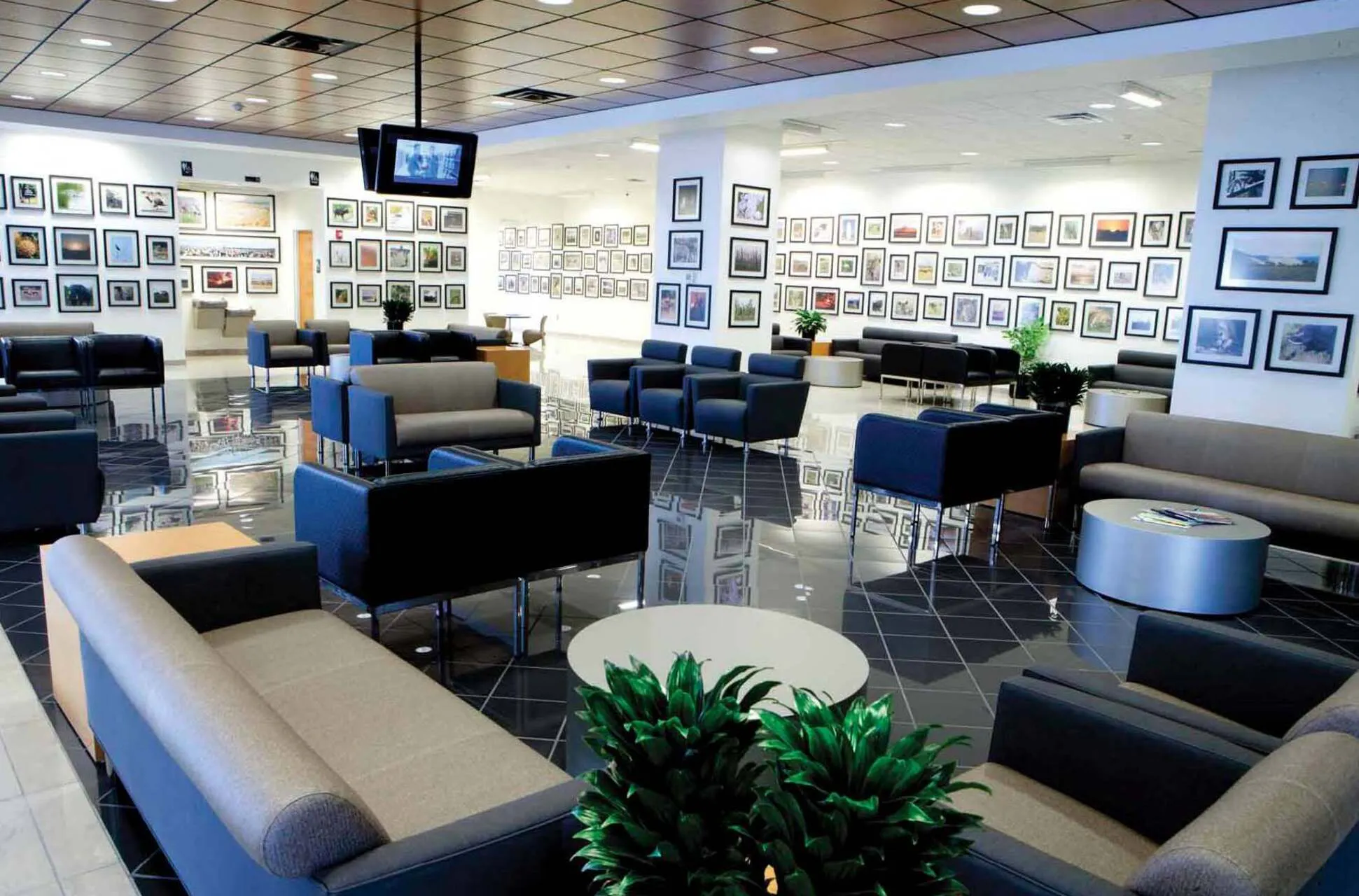 Dave Edwards Toyota customer lounge area